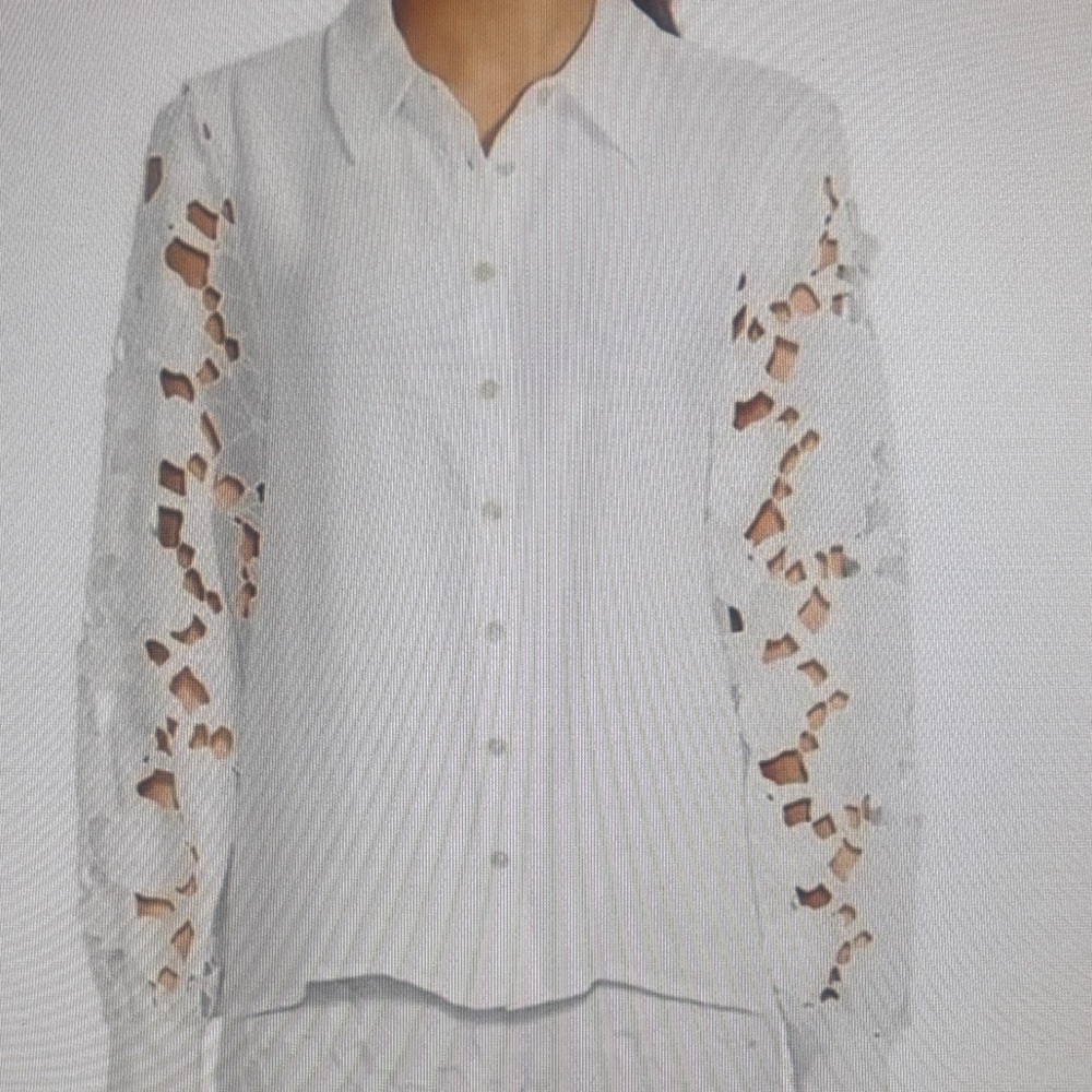 NWT Women’s Current Air Woven 3D Floral lace blouse
Size Medium